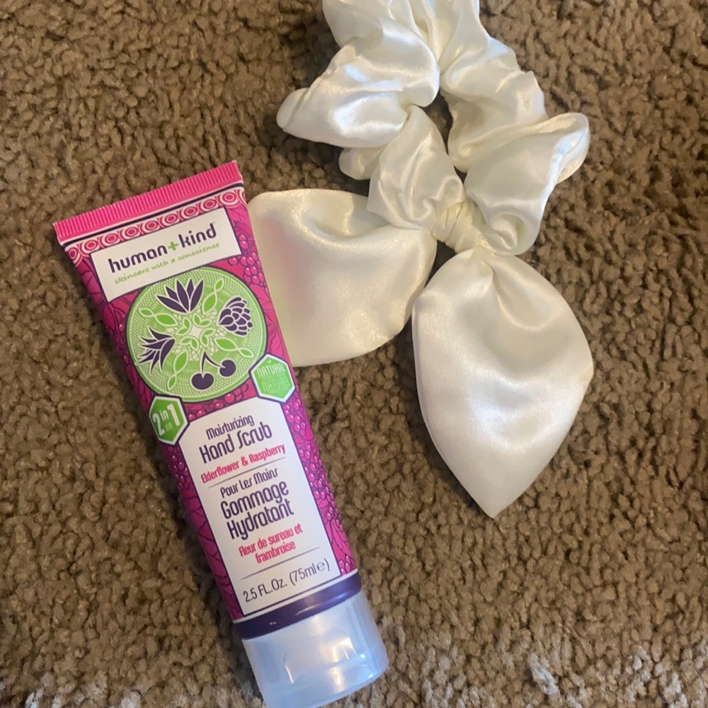 New sealed moisturizing hand scrub